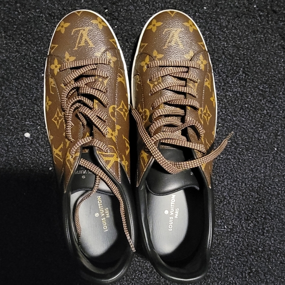 Louis Vuitton Sneakers - Picture 2 of 11